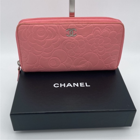 CHANEL PINK CC CAMELLIA FLOWER LAMBSKIN ZIPPY WALLET - Picture 1 of 16